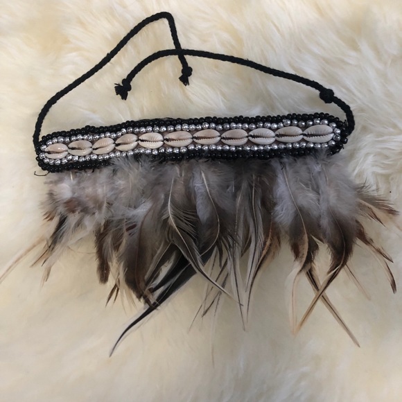 Feathered puka shell choker handmade in Bali 🌏✨ - Picture 1 of 2